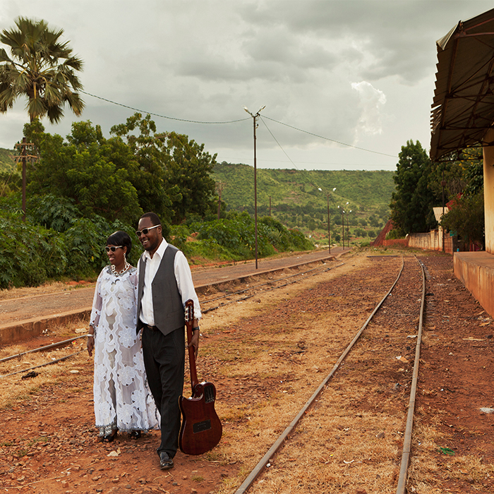 Amadou & Mariam plus support